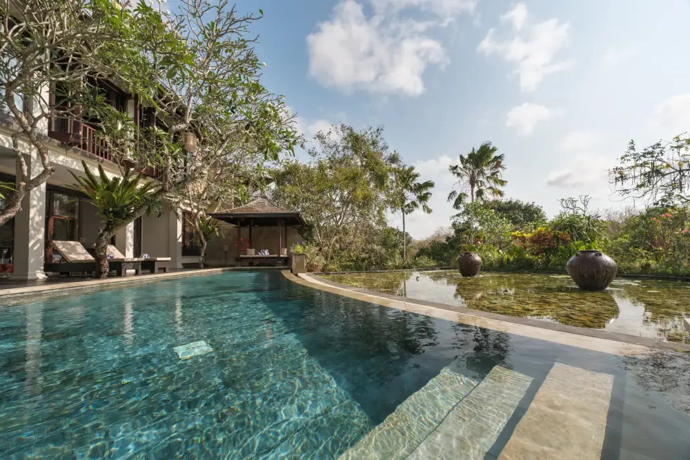 Villa Ambiente — Pool with gazebo and lily pond