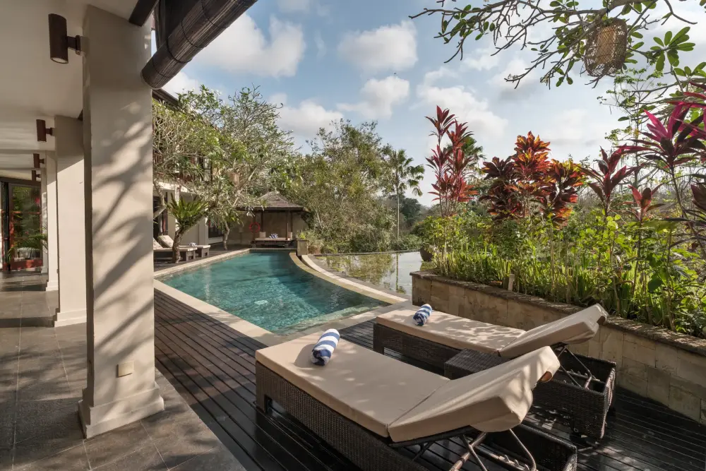 Villa Ambiente — Sun loungers by the pool