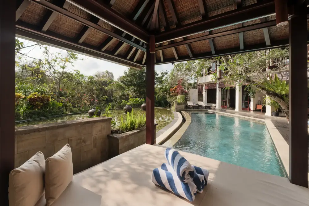 Villa Ambiente — Gazebo daybed overlooking the pool