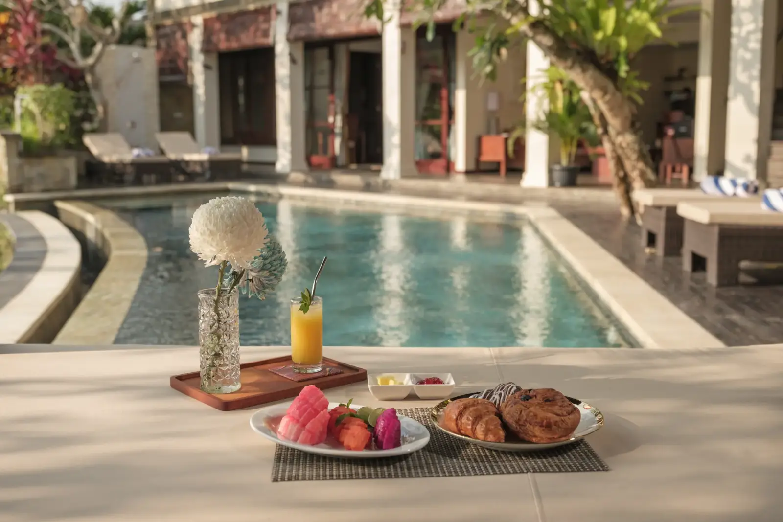 Villa Ambiente — Breakfast served by the pool