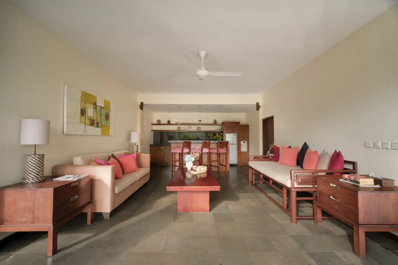 Villa Ambiente — Poolside living area and bar