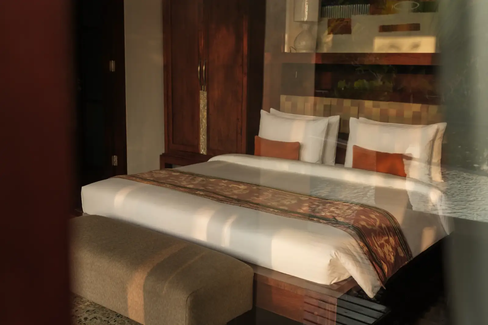 Villa Ambiente — Bedroom with king bed and wardrobe