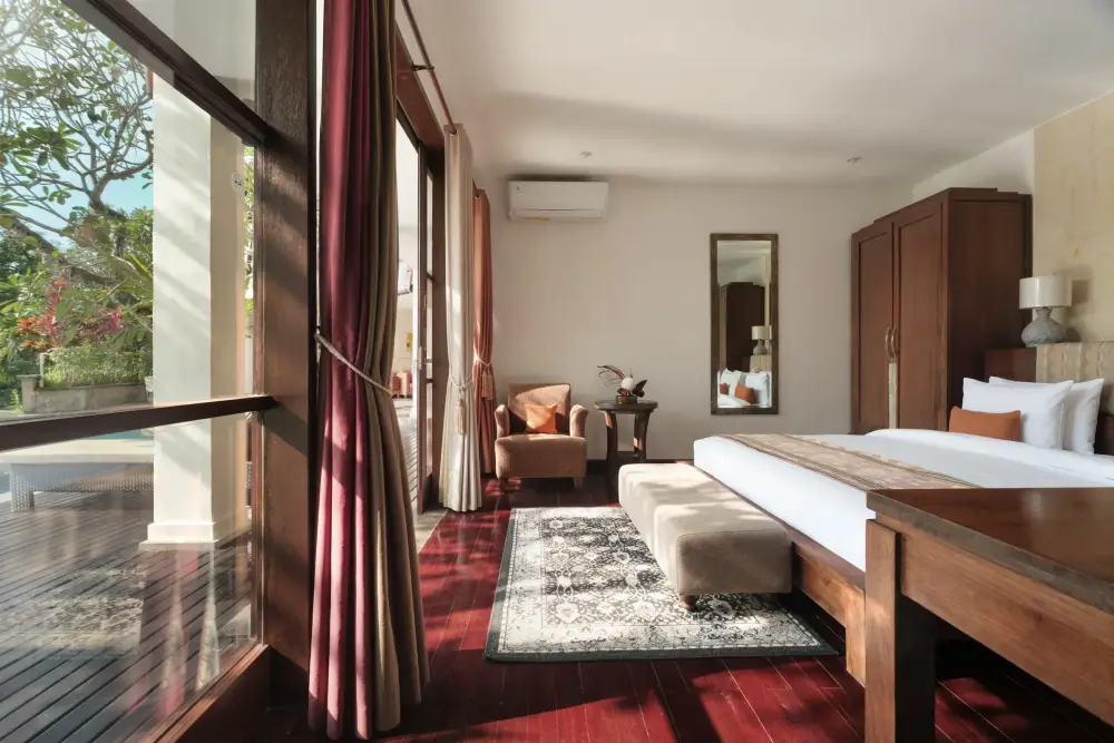 Villa Ambiente — Bedroom opening onto the terrace