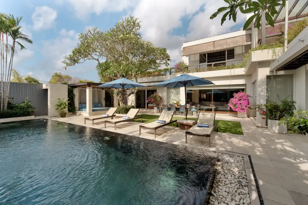 Villa Camellia — Pool, sun loungers and gazebo