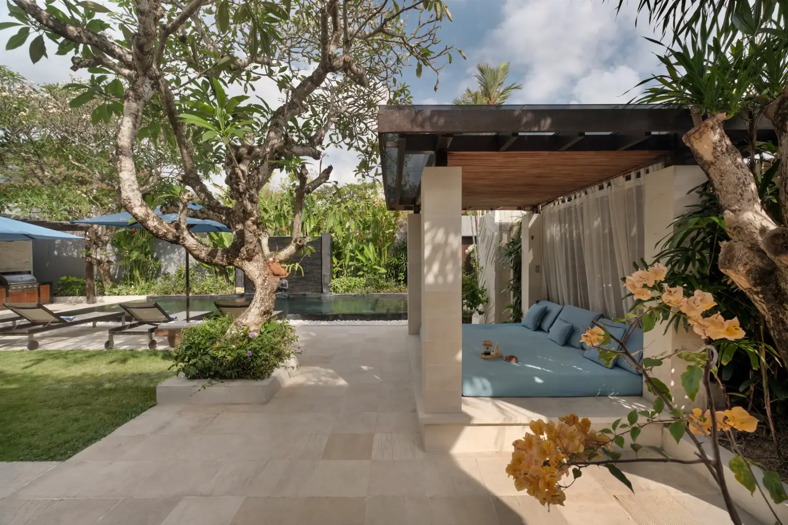 Villa Camellia — Gazebo daybed in the tropical garden