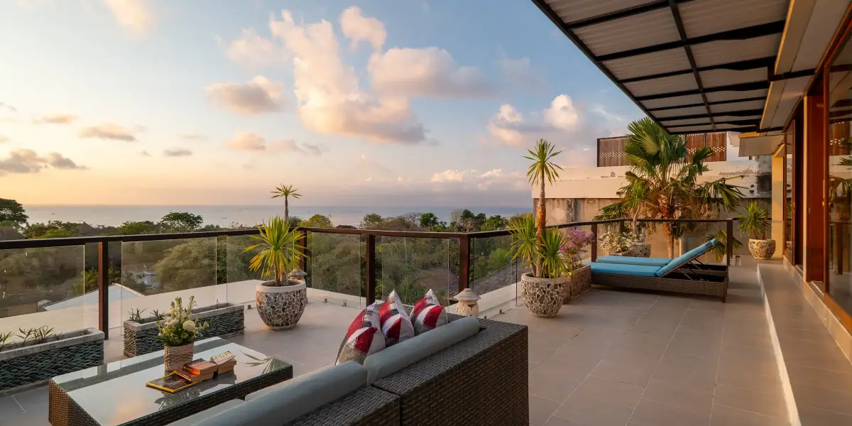 Villa Rayana — Terrace at sunset with ocean view