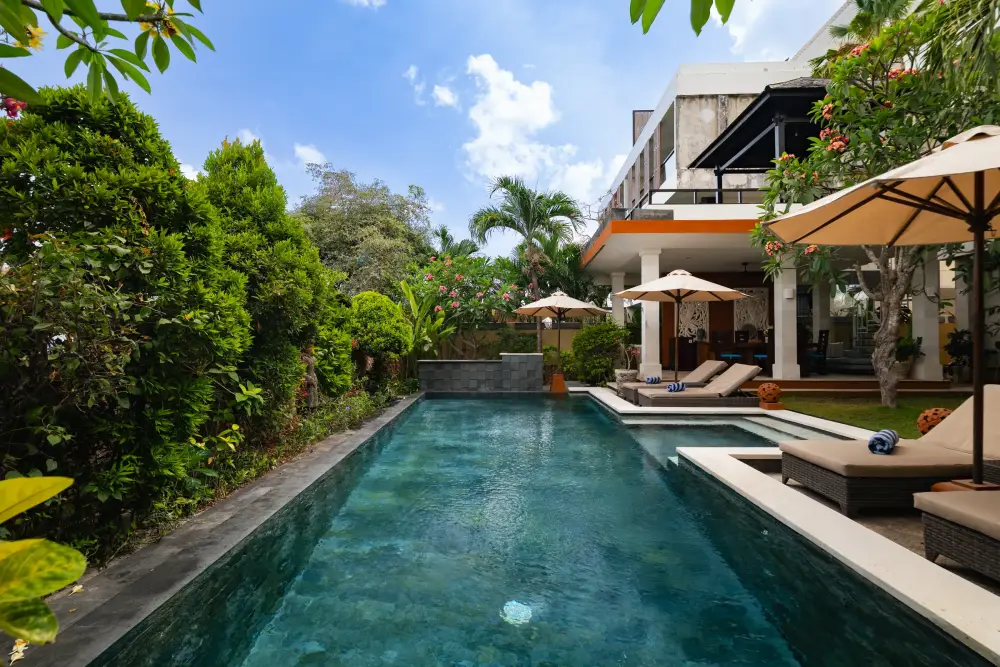 Villa Rayana — Pool and tropical garden