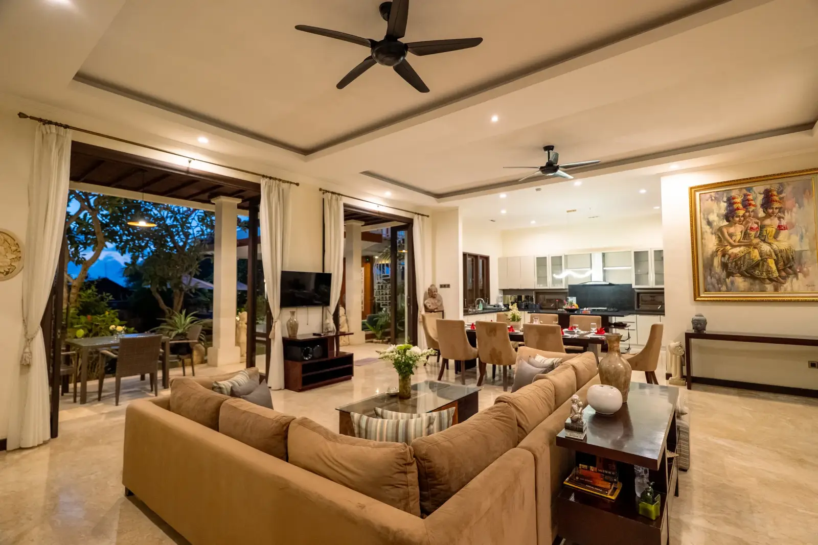Villa Rayana — Living room opening onto the terrace