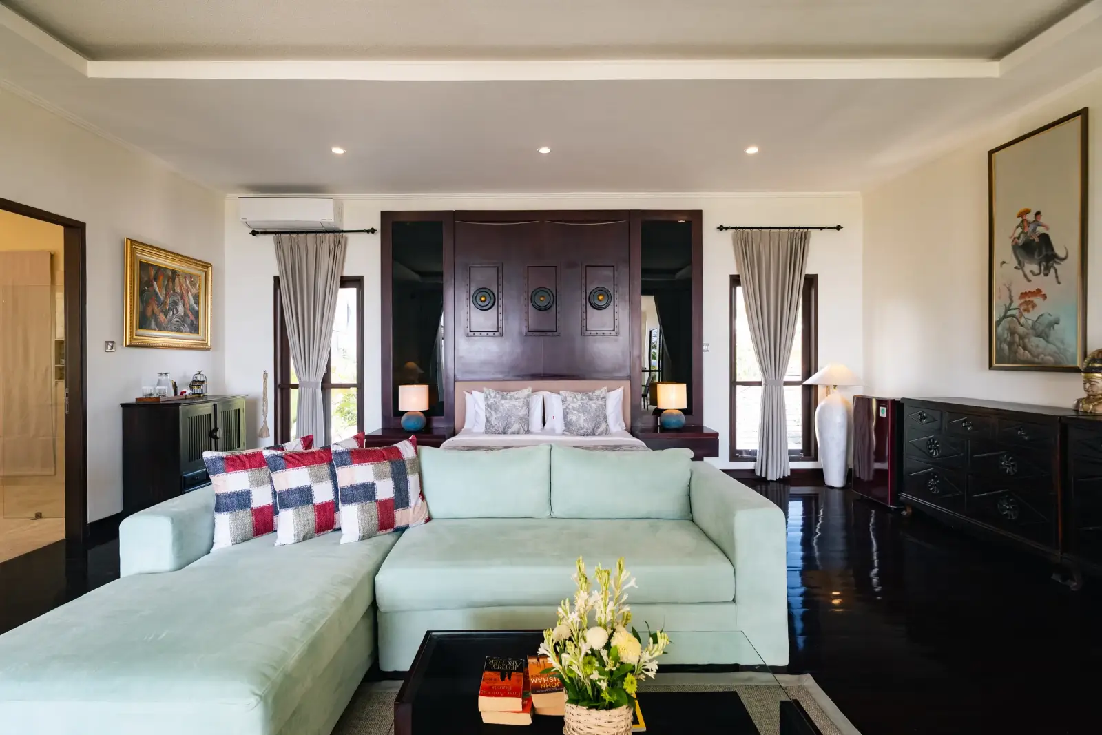 Villa Rayana — Suite with lounge area